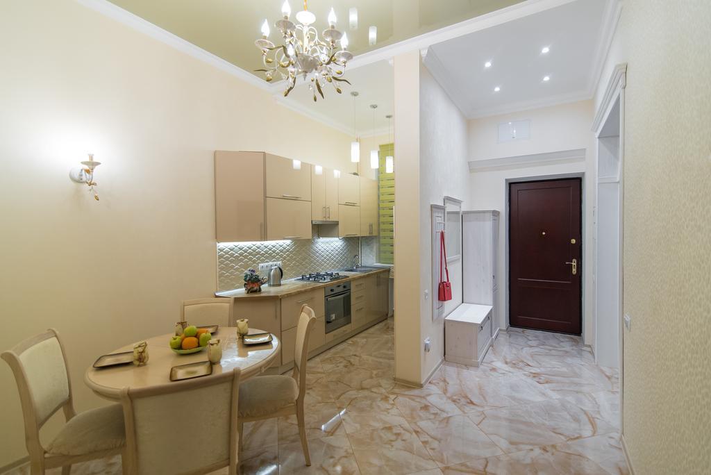 Vip Apartment Na Derebasovskoi Odessa Dış mekan fotoğraf