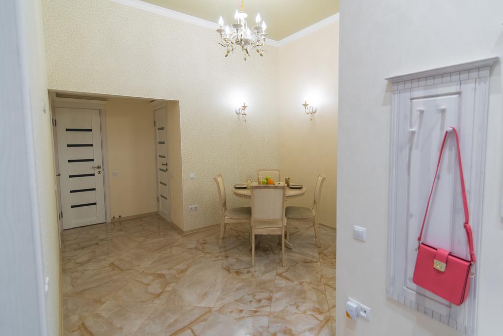 Vip Apartment Na Derebasovskoi Odessa Dış mekan fotoğraf